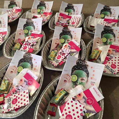 I had a fun Play Footsie party for 10 women!! Here's my foot soak tins (turkey roasters) with 3 samples, biz card, catalog, Play Footsie line brochures, Do Not Disturb sign from Day Away, wish list, wash clothes and of course, a CHOCOLATE treat. Party Makeup Ideas, Spa Day Party, Birthday Sleepover Ideas, Kids Spa Party, Slumber Party Birthday, Party Make-up, Pijama Party, Girl Spa Party, Kids Spa