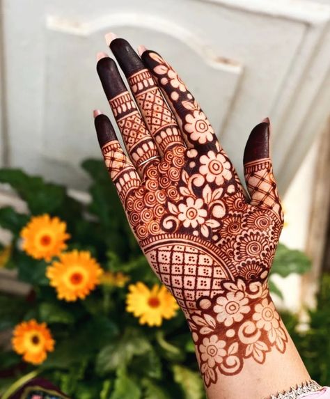 Flower Mehandi Designs, Fancy Mehndi Designs, Beautiful Simple Mehndi Design, Back Hand Mehndi Design, Legs Mehndi, Short Mehndi Design, Mahendi Designs, Back Hand Mehndi, Front Mehndi Design