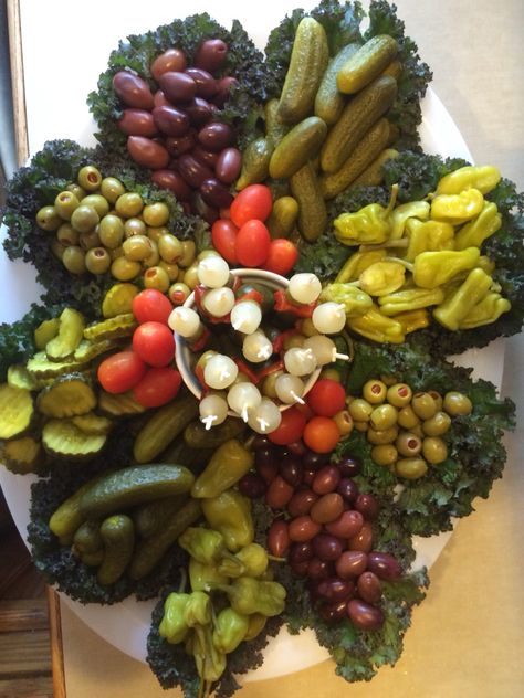 Proud of my pickle tray!                                                                                                                                                                                 More Pickle Board, Pickle Tray, Vegetable Tray, Charcuterie Inspiration, Relish Trays, Party Food Platters, Tray Ideas, Party Trays, Charcuterie Recipes