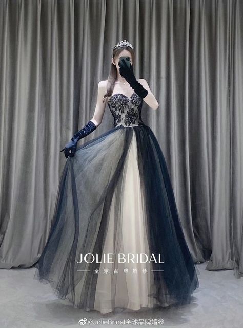 Debut Dresses, Royalty Dress, Gowns Dresses Elegant, Music On Spotify, 파티 드레스, Old Fashion Dresses, Princess Ball Gowns, Prom Dress Inspiration, Fantasy Gowns