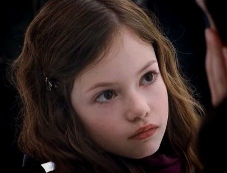 Renesmee Renesmee Cullen, Twilight Renesmee, Harry Potter Face, 1960s Wedding, Mackenzie Foy, Edward Bella, Twilight Movie, Breaking Dawn, The Twilight Saga