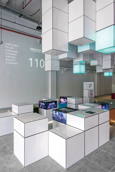 Virtual Reality Startup's Pixel-Themed Space in Shanghai Stand Feria, Museum Exhibition Design, Showroom Design, Display Furniture, Interior Design Magazine, Store Design Interior, Exhibition Space, Shelf Design, Display Design