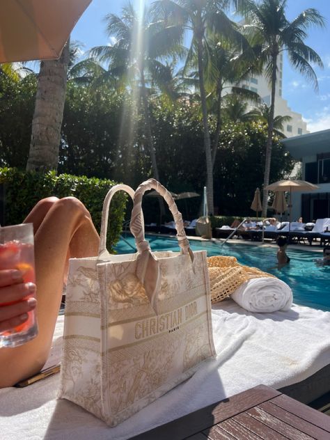 Dior Summer Bag, Rich Miami Aesthetic, Miami Lifestyle Aesthetic, Dior Tote Bag Outfit, Christian Dior Bag Outfit, Miami Girl Aesthetic, Dior Beach Bag, Dior Girl Aesthetic, Dior Bag Aesthetic