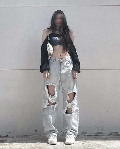 Distressed Outfit Grunge, Ropa Aesthetic Vintage, Nb Fashion, Distressed Outfit, Bold Clothes, Outfit Grunge, Clothes Streetwear, Old Outfits, Dance Practice