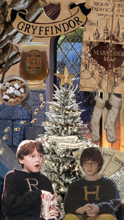 Christmas Aesthetic Harry Potter, Gryffindor Christmas, Christmas Hogwarts, Harry Potter Weihnachten, We Heart It Wallpaper, Hogwarts Gryffindor, Hogwarts Christmas, Christmas Dreaming, Pretty Wallpapers Tumblr