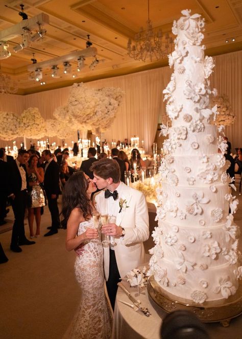 🍰✨ Elevate your wedding day with an extra tall white wedding cake! This towering confection is a masterpiece of elegance, perfect for making a grand statement. Adorned with intricate details and classic white frosting, it's a showstopper at any celebration. #WeddingCakeGoals #TallWeddingCake #WeddingInspiration #ElegantWeddings #CakeArt #weddinghicks Tall Wedding Cake, Tall Wedding Cakes, Cake Dessert Table, Wedding Sweets, White Frosting, Galia Lahav, Cupcake Tower, White Wedding Cake, Luxe Wedding