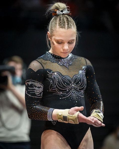 Jade Carey on Instagram: “What an incredible freshman season. I can’t believe it’s already over. Thank you to my beaver family for making my first year an amazing…” Jade Carey, Olympics 2024, Gymnastics Poses, Gymnastics Photos, My First Year, Female Gymnast, Sports Stars, Gymnastics Leotards, Gymnast