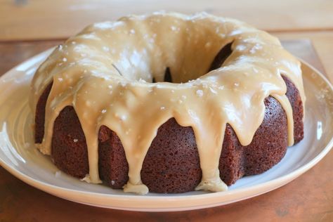 Butter Glaze For Cake, Peanut Butter Ganache, Salted Caramel Icing, Peanut Butter Glaze, Peanut Butter Icing, Lengthen Eyelashes, Butter Glaze, Dessert Oreo, Cola Cake