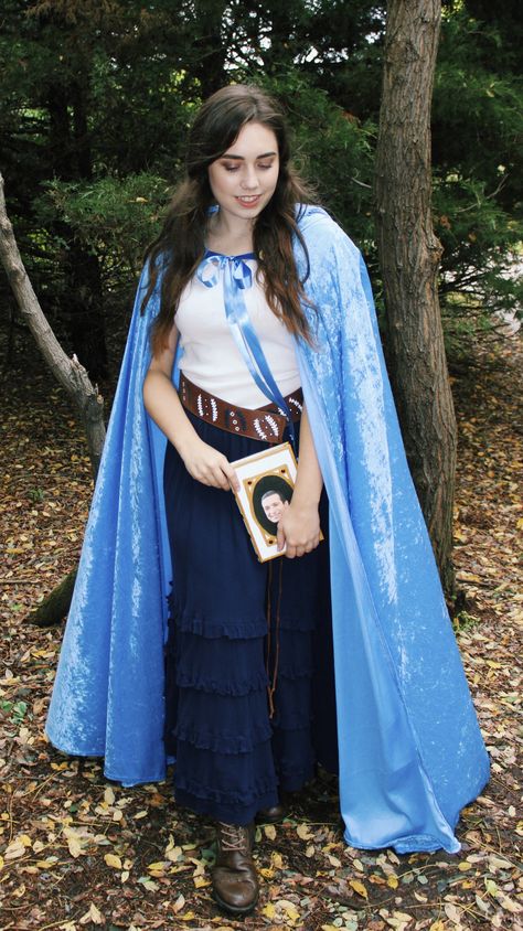 Ella Enchanted Couple Costume, Giselle Costume Enchanted, Ella Enchanted Halloween Costume, Ella Enchanted Inspired Outfits, Ella Enchanted Costume, Enchanted Cosplay, Comfortable Halloween Costumes, Enchanted Costume, Fantasia Diy