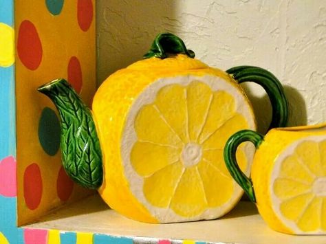 Estilo Kitsch, Sliced Lemon, Vintage Teapots, Matching Mugs, Kitsch Vintage, Novelty Teapots, Teapots Unique, Vintage Teapot, Lemon Tea