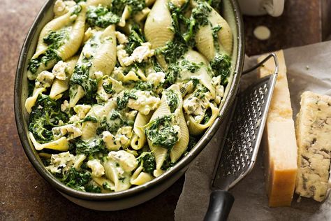 Pasta Shells With Spinach, Blue Cheese & Parmesan Is Ready in Under 30 Minutes! #30secondmom Seashell Pasta, Spinach Pasta Recipes, Shell Pasta Recipes, Cheese Pasta Recipes, Creamy Pasta Recipes, Parmesan Recipes, Stuffed Shells Recipe, Bleu Cheese, Bowtie Pasta