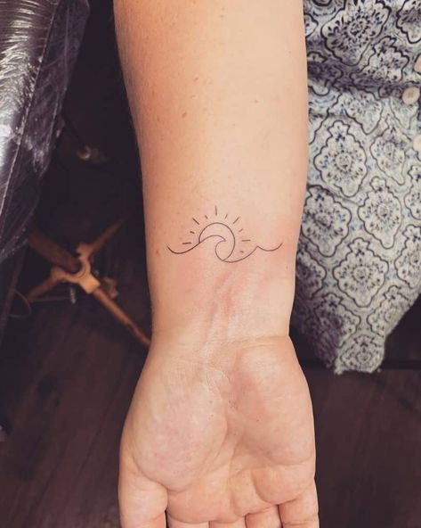 Wave Tattoo Meaning, Sun And Wave Tattoo, Wave And Sun Tattoo, Sun Tattoo Meaning, Sun Tattoo Design, Bracelet Tatoo, Simple Wave Tattoo, Beachy Tattoos, Small Wave Tattoo