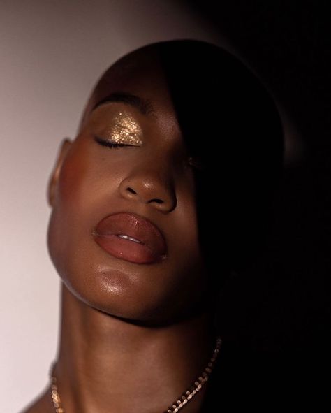 Don’t hold back—glow for it! Balance metallic lids with luminous lips like @makeupbyskyla_, who used Kajal InkArtist in Tea House, VisionAiry Gel Lipstick in Bullet Train, and Crystal GelGloss for weightless shine with a hint of tint. Model: @danahjcleaton. Photo: @megbatphoto. Stylist: @elen.dali. #ShiseidoMakeup #JapaneseBeauty The post SHISEIDO: Don’t hold back—glow for it! Balance metallic lids with luminous lips like @make… appeared first on Alo Japan. Gel Lipstick, Shiseido Makeup, Bullet Train, Tea House, Dali, Hold On, Lips, Train, Japan