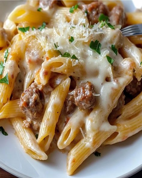 Make this rich and creamy penne with savory Italian sausage recipe. A quick and easy pasta dish perfect for weeknight dinners or special Cheesy Ground Beef, Ground Beef Pasta Recipes, Cream Cheese Pasta, Beef Pasta Recipes, Pasta Skillet, Steak Pasta, Ground Beef Pasta, Skillet Pasta, Creamy Pasta Dishes