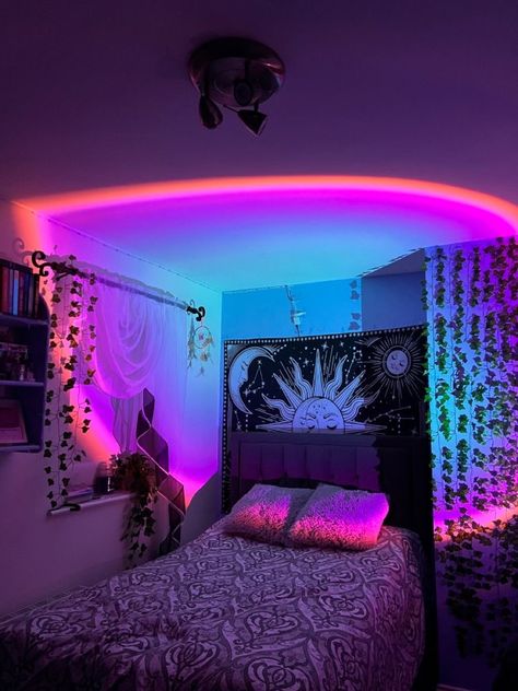 Trippy Bedroom Ideas, Trippy Rooms Aesthetic, Trippy Apartment, White Room Decor Bedroom, Indie Tapestry, Moon Black And White, Trip Room, Girly House, Black And Grey Bedroom