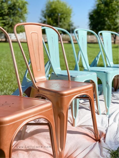 Spray Painted Metal Chairs, Spray Paint Patio Chairs, Metal Patio Chairs Makeover, Outdoor Metal Chairs Makeover, Painting Metal Chairs Outdoor Furniture, Refurbished Metal Chairs, Spray Painting Metal Chairs, Paint Office Chair, Metal Barstool Makeover