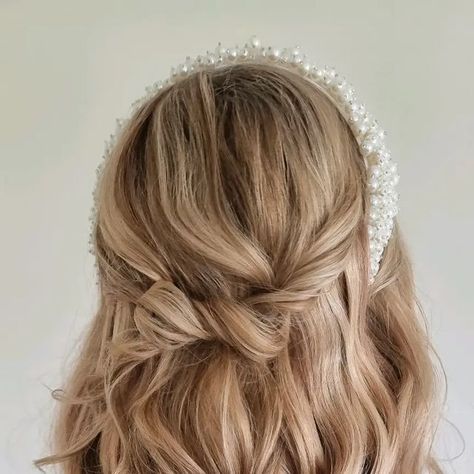 Victoria Bridal Hair Dorset on Instagram: "Loved creating this gorgeous half up half down for @annabridal finished with a beautiful beaded pearl hairband  Working alongside @tarasangermakeup Dress @suzanneneville  2023 bookings have been getting busy and I hate to turn people down so please don't hesitate to contact me if my work is your style💕  #weddingdayready #weddinghairdo #weddingday #dorsethairstylist #2022bride #bridetobe #bride #realbride #elegantbride #elegance #style #hairstyle #hairstyling #halfuphalfdown #hairdo #christchurchweddings #pooleweddings #bridalhair #weddinghair #hairinspiration #weddinghairideas #hairideas #updoideas #weddingday #beautifulbride #beautifulhair" Wedding Hairband Hairstyle, Bridal Hair With Hairband, Bridal Hair With Headband, Pearl Hairband, Hairband Hairstyle, Bridal Hair Down, Wedding Glam, Wedding Hairband, Hairdo Wedding