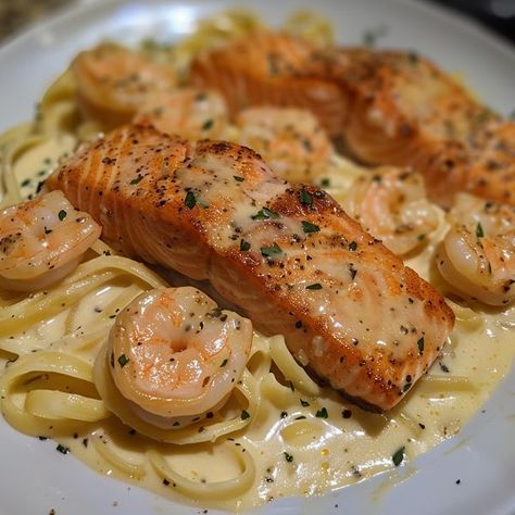 Shrimp And Salmon Alfredo, Salmon And Shrimp Pasta Recipes, Salmon And Pasta, Healthy Food Menu, Shrimp Recipes For Dinner, Healthy Food Dishes, Food Babe, Healthy Food Motivation, Delicious Snacks Recipes