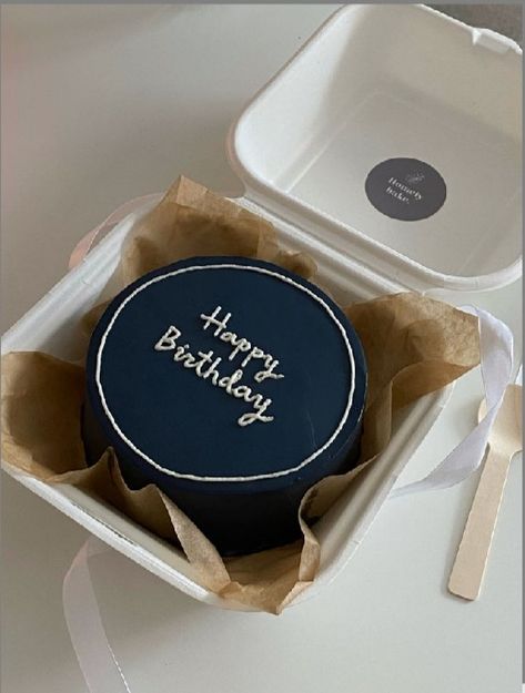 Cakes For 20th Birthday Men, Simple Birthday Cake For Boyfriend, Mini Cake For Boyfriend, Mini Cake Birthday Men, Bento Cake Aesthetic Birthday, Aesthetic Cake For Men, Bento Cake Birthday Boyfriend, Bento Cake Design For Boyfriend Birthday, Bento Cake 20th Birthday