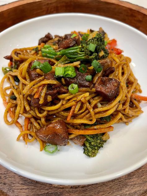 Veggie Chow Mein, Jamaican Stew Peas, Peas Rice, Green Seasoning, Stew Peas, Baby Bella Mushrooms, Guyanese Recipes, Chow Mein Recipe, Ginger Paste