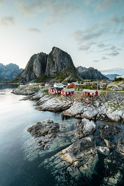 Hamnøy auf den Lofoten in Norwegen - Fotonomaden Honeymoon In United States, Best Vacation Destinations, Alesund, Adventure Travel Explore, Norway Travel, Family Vacation Destinations, Vacation Club, Romantic Honeymoon, I Want To Travel