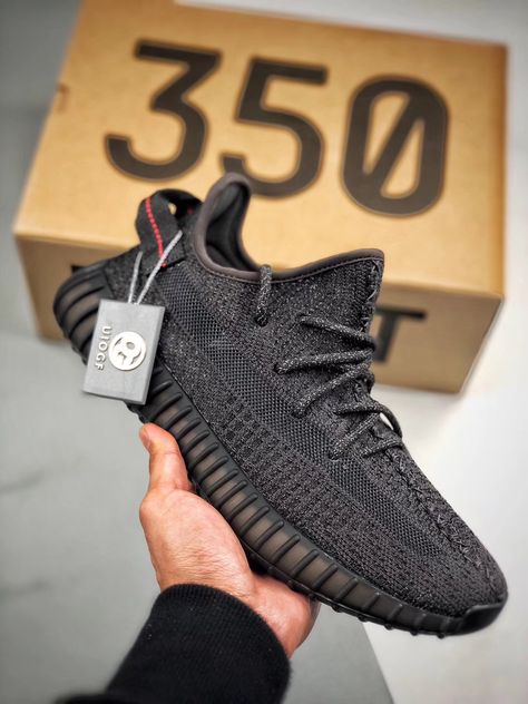 Yeezy Shoes Outfit, Yeezy Boost 350 Black, Yeezy 350 V2 Black, Yeezy 350 Boost, Gents Shoes, Shoes Wallpaper, Futuristic Shoes, 350 Boost, Boost Shoes