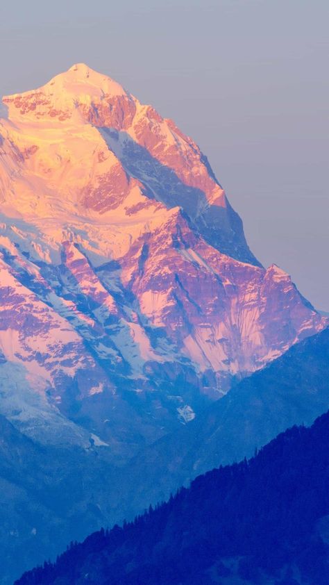 Wallpaper Of Mountains, Mountain Screensaver, Wallpaper Mountain Nature, Illustrated Mountains, Pretty Mountains Wallpaper, Snow Mountain Photography, Mountain Range Photography, View From Mountain Top, Canvas Painting Tutorial