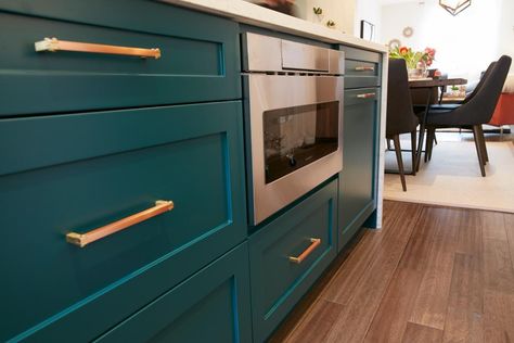 Turquoise Kitchen Cabinets Around Built in Small Oven Kitchen Design Blue, Turquoise Kitchen Cabinets, Teal Kitchen Cabinets, Reno House, Teal Cabinets, Turquoise Cabinets, Turquoise Kitchen, Small Oven, Teal Kitchen