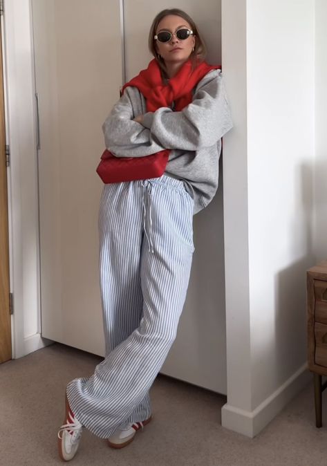 Copenhagen Style Pants, Cosy Spring Outfits, Boxer Pants Outfit Women, Linen Pants With Sneakers Outfit, Danish Fashion Copenhagen Street Style Summer, Striped Pants Outfit Winter, Striped Pants Outfit Women, Boxer Pants Outfit, Wide Leg Sweats Outfit