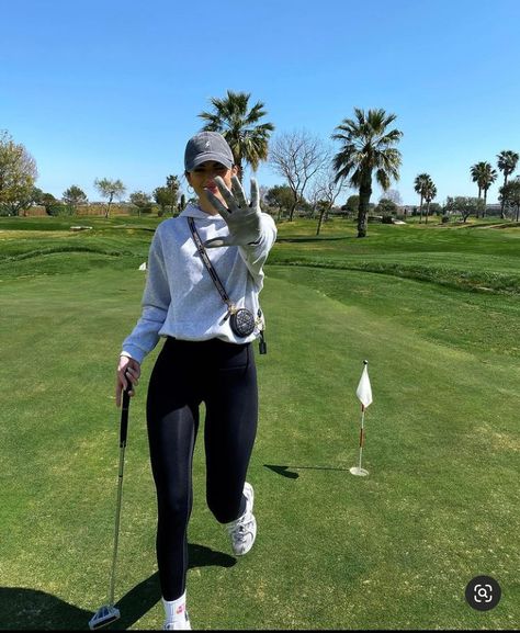 Womens Golf Outfit Cold Weather, Expensive Style, Girl Golf Outfit, Golf Aesthetic, Cute Golf Outfit, Style On A Budget, Golf Attire Women, Golf Inspiration, Girls Brunch