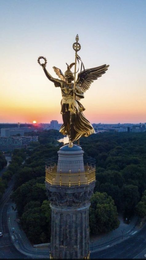 Winged Goddess, Life In North Korea, Berlin Marathon, Berlin Photography, German Architecture, German Heritage, Berlin Berlin, Brandenburg Gate, West Berlin