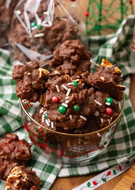 ​﻿​﻿﻿﻿﻿Delicious Southern-Inspired Recipes - A Southern Soul Chocolate Pecan Clusters, Candy Clusters, German Chocolate Bars, Pecan Clusters, Christmas Spritz Cookies, Pecan Candy, Chocolate Walnut Fudge, White Almond Bark, A Southern Soul