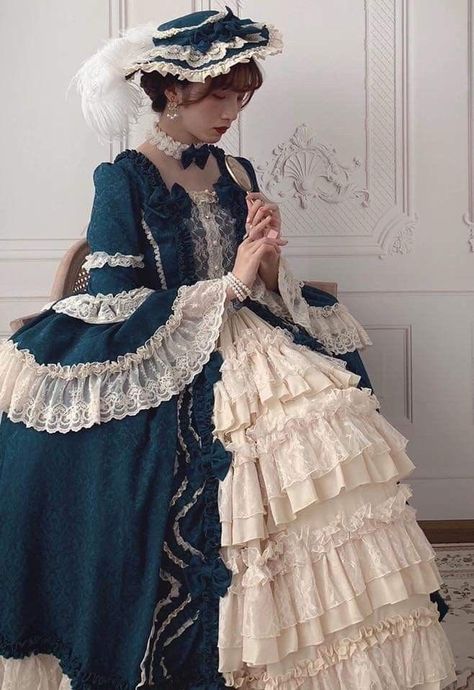 Victorian Dress Gown, French Dresses, Victorian Era Dresses, Rococo Fashion, Big Dresses, Old Fashion Dresses, Royal Dresses, Fairytale Dress, Fantasy Dress