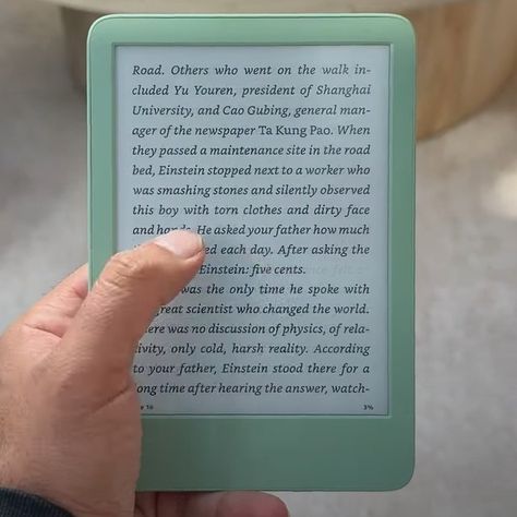 Amazon just revealed 4 new Kindles for 2024. Here’s what you need to know. 1/ First up, the new Kindle Basic! It’s still pocket-sized, affordable, & now 10% faster with 25% more brightness. It even comes in a fun new Matcha color! However, it still lacks warm light & water resistance. Starting at $119. 2/ Next is the refreshed Kindle Paperwhite & Paperwhite Signature Edition. Shrinked bezels bring a slightly bigger 7” screen, with faster 25% page turns! New color options: Jade, Raspberry,... Matcha Kindle, Reading Pics, Kindle Basic, Matcha Color, Music Collage, Light Water, Book Writing, Book Writing Tips, Kindle Paperwhite