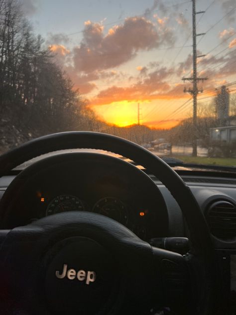 Jeep Steering Wheel Aesthetic, Jeep Asthetic Picture, Jeep Cherokee Aesthetic, Jeep Compass Aesthetic, Kendall Core, 2025 Collage, Jeep Sunset, Jeep Aesthetic, Preppy Car