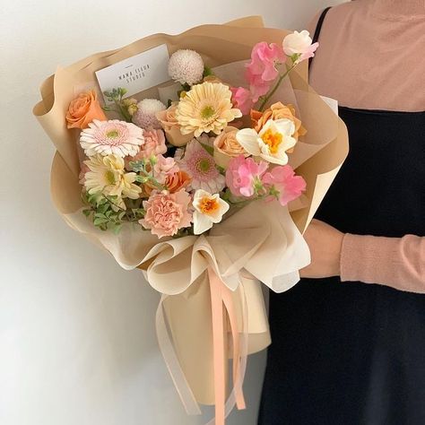 Buqet Flowers, Simple Flower Bouquet, Wrapped Flowers, Peonies And Hydrangeas, Flower Bouquet Diy, Prettiest Bouquet, Boquette Flowers, Flowers Bouquet Gift, Nothing But Flowers