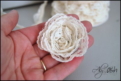 Easy lace rose.....for bobby pins, pins, bags, more! Lace Flowers Tutorial, Diy Flores, Fleurs Diy, Diva Design, Lace Crafts, Fashion Diva, Nail Fashion, Handmade Lace, Lace Flower