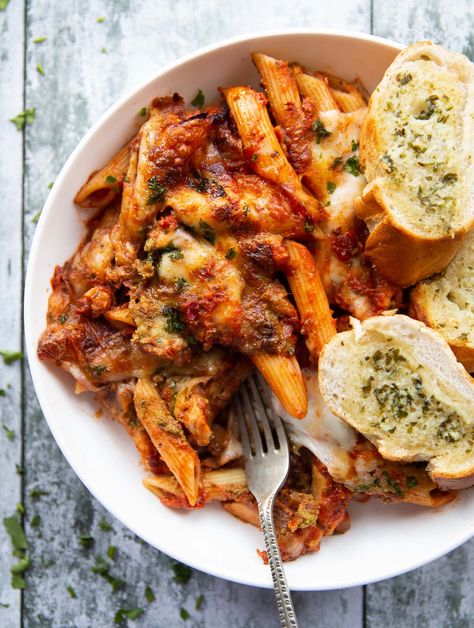 This Tomato Chicken Pasta Bake is easy, cheesy and loaded with flavour. It's 100% family approved! #chicken #pasta #pastabake #dinner | www.dontgobaconmyheart.co.uk Uk Dinner Ideas, Uk Meal Ideas, Tomato Based Pasta Recipes, Oven Pasta Recipes, Chicken Tomato Pasta Bake, Chicken Pasta Bake Recipes, Cooking Vibes, Chicken Tomato Pasta, Pasta Bake Recipes