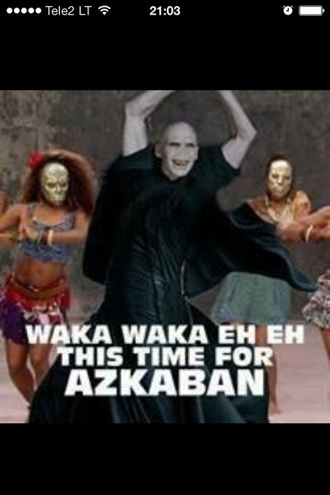 waka waka by voldemort :DD #shakira Meme Harry Potter, Harry Potter Funny Pictures, Citate Harry Potter, Glume Harry Potter, Funny Harry Potter Jokes, Waka Waka, Harry Potter Memes Hilarious, Buku Harry Potter, Harry Potter Puns