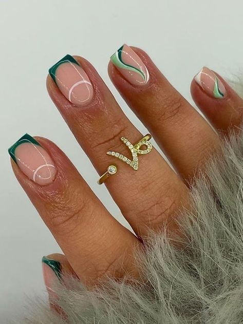 dark green french short nails with swirls St Patricks Nail Designs, Pink Earth, Do It Yourself Nails, Green Acrylic Nails, Dark Green Nails, St Patricks Day Nails, French Pink, Green Nail Designs, Cute Gel Nails