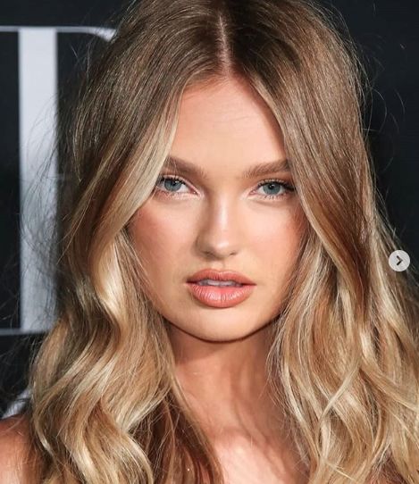 Volume Hair Extensions, Warm Blonde Hair, Model Hair Color, Paris Culture, Romee Strijd, Blonde Hair Inspiration, Blonde Hair Looks, Hair Color And Cut, Long Blonde