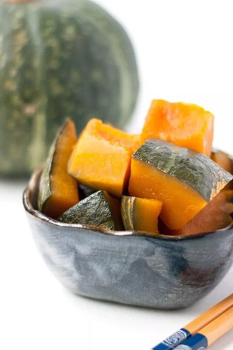 Simmered Kabocha Squash (Kabocha no Nimono) | Contemplating Sweets Japanese Kabocha Recipe, Japanese Kabocha Squash Recipe, Kabocha Squash Recipe, How To Cook Scallops, Cooking Whole Chicken, Cooking Jasmine Rice, Kabocha Squash, Healthy Side Dish, Cooked Cabbage