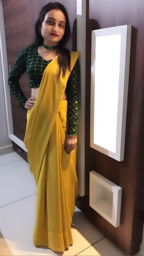 Plain mustard saree paired with green mukesh work blouse Yellow Green Combination Saree, Mustard Yellow Blouse Designs, Yellow Saree With Contrast Blouse, Yellow Blouse Designs, Mustard Saree, Mukesh Work, Mustard Yellow Blouse, Plain Saree, Yellow Saree