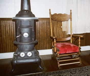 Cast Iron Pot Belly Stove, Indoor Wood Stove, Franklin Stove, Cardboard Kitchen, Small Wood Burning Stove, Wood Stove Wall, Parlour Stove, Pot Belly Stove, Old Stove