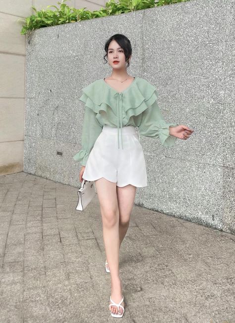 Super Girly Outfits, Style Salopette, Girly Blouse, Super B, Fashion Fail, Korean Girl Fashion, Fashionista Clothes, Causual Outfits, Fashion Attire