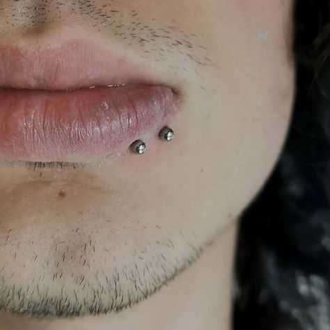 Unique Facial Piercings, Ear Piercings Gauges, Emo Tattoos, Cool Ear Piercings, Cool Piercings, Body Modifications, Body Mods, Piercing Tattoo, Tattoos And Piercings