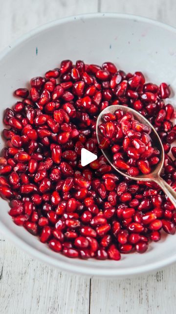 CHERIE on Instagram: "How to deseed a pomegranate 🔪 This is how I’ve always done it and find it to be the easiest method! Now… what recipe should I use it in?! 

#kitchenhacks #pomegranate #fruit #plantbased #hack #howto #vegan #asmrfood #pomegranateseeds #foodhack" How To Open A Pomegranate, How To Eat A Pomegranate, Pomegranate Calories, How To Cut Pomegranate, Pomegranate Recipes, Pomegranate Fruit, Pomegranate Seeds, Now What, Kitchen Hacks