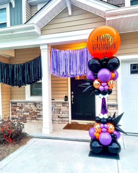 Fall Inspired Balloon Garland, Crazy Balloon Columns, Halloween Balloon Centerpieces, Halloween Balloon Column, Halloween Balloon Bouquet, Halloween Balloon Columns, Halloween Decorations Balloons, Halloween Balloon Ideas, Halloween Balloon Decor