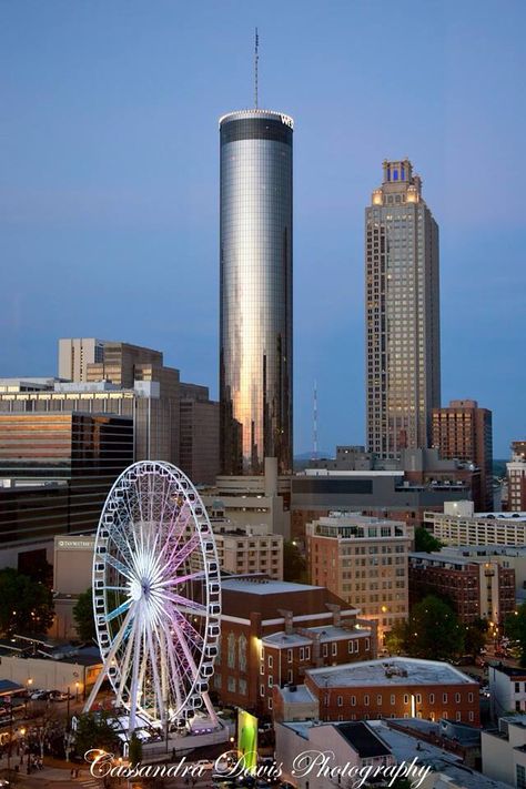 Westin Peachtree Plaza Hotel - Atlanta, Georgia - John Portman & Associates (1976) - 73 floors / 269 metres - The Skyview Atlanta Ferris Wheel, in the foreground, is a newer addition to the skyline. Atlanta Ferris Wheel, Atlanta Photography Locations, Skyview Atlanta, John Portman, Atlanta Midtown, Westin Hotel, Visit Atlanta, Travel Georgia, Atlanta Hotels