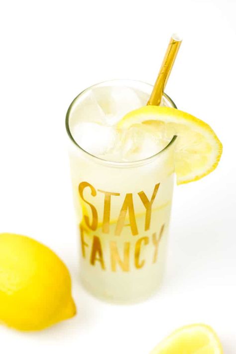 Love lemon? Sip on an ice-cold glass of Limoncello Lemonade. Pair fresh, homemade lemonade with zesty Italian limoncello for an ultra sweet-tart sipper you can serve anywhere from summer cookouts to baby showers. (via feastandwest.com) Limoncello Lemonade, Italian Limoncello, Limoncello Cocktails, Lemonade Punch, Lemonade Cocktail, Best Cocktail Recipes, Summer Cookouts, Homemade Lemonade, Sweet Tart